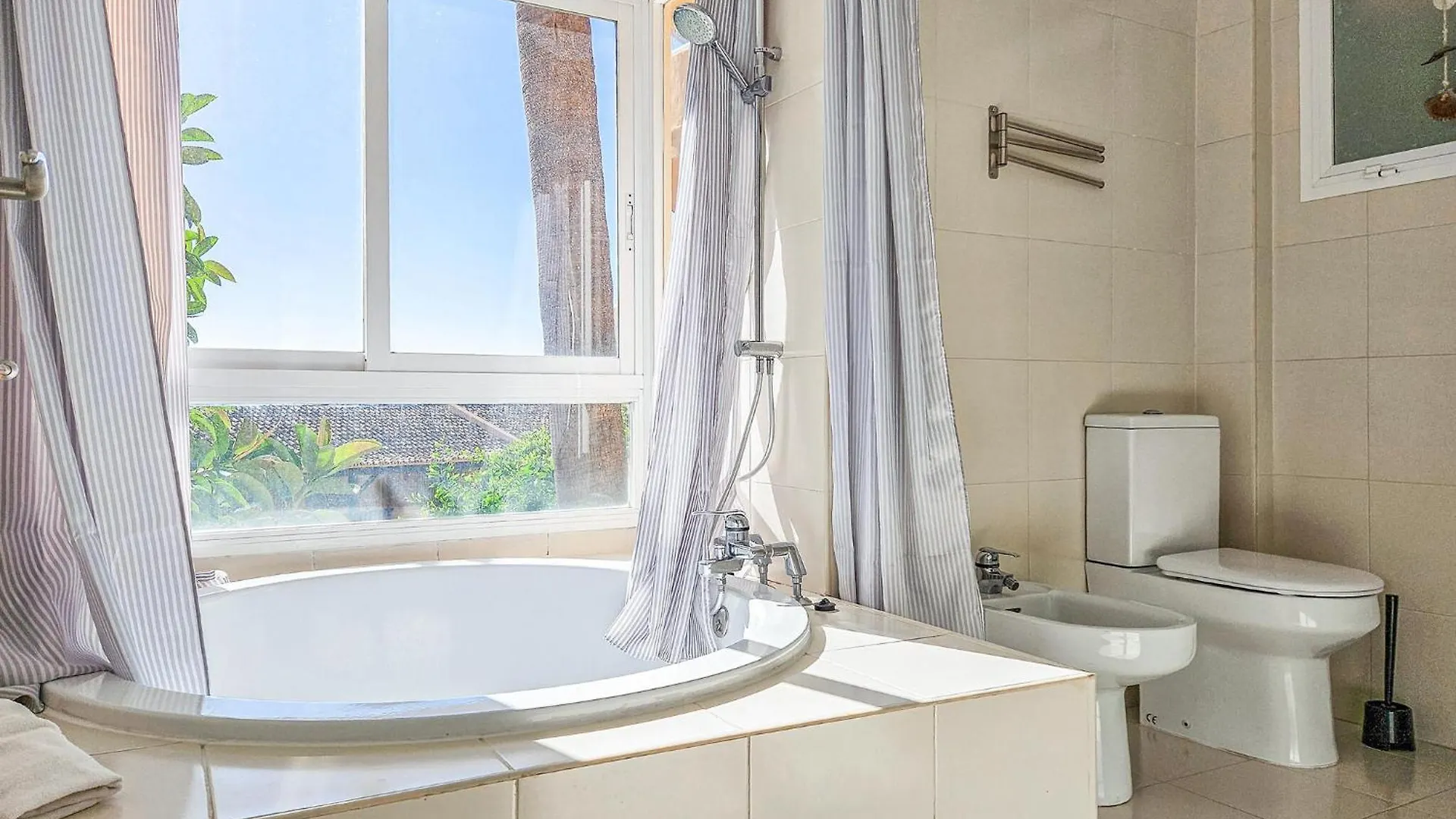 3 Bedroom Gorgeous Apartment In Calahonda Sitio de Calahonda