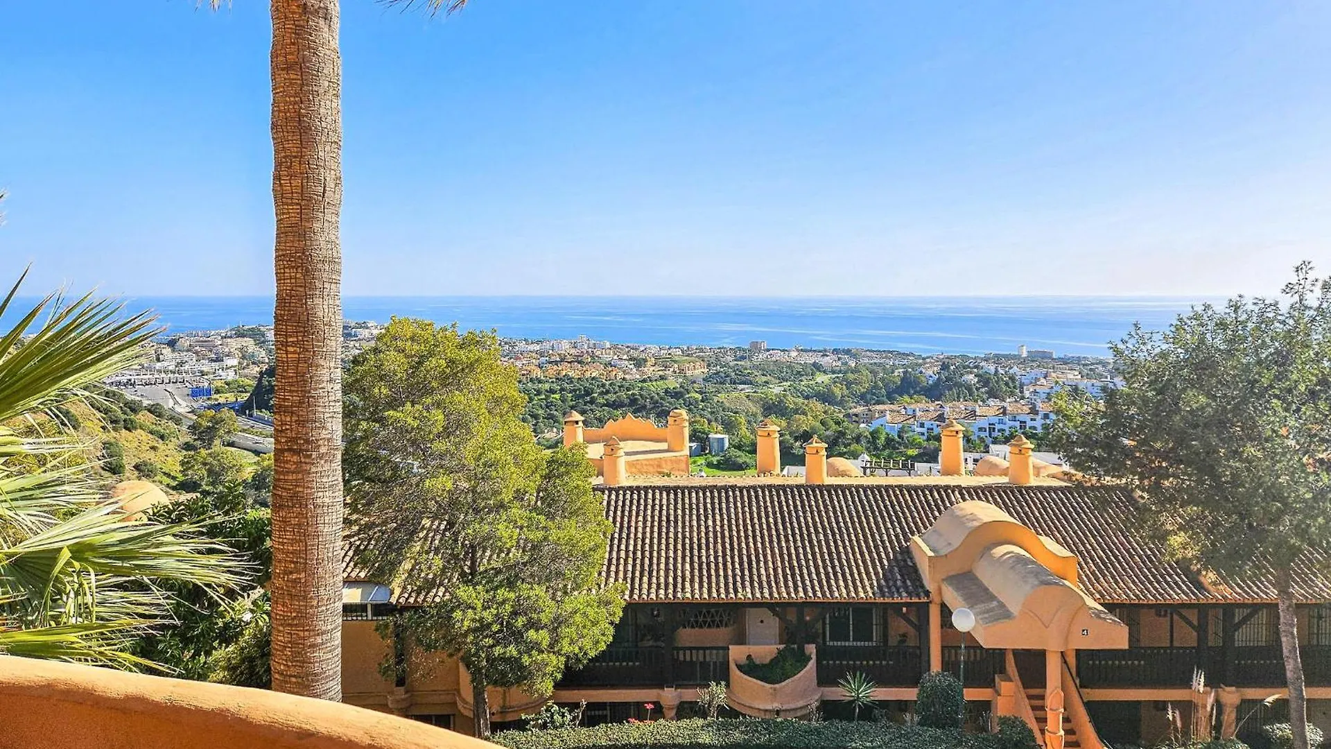 3 Bedroom Gorgeous Apartment In Calahonda Sitio de Calahonda