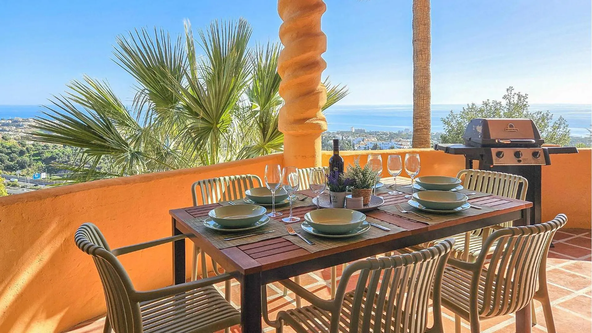 3 Bedroom Gorgeous Apartment In Calahonda Sitio de Calahonda