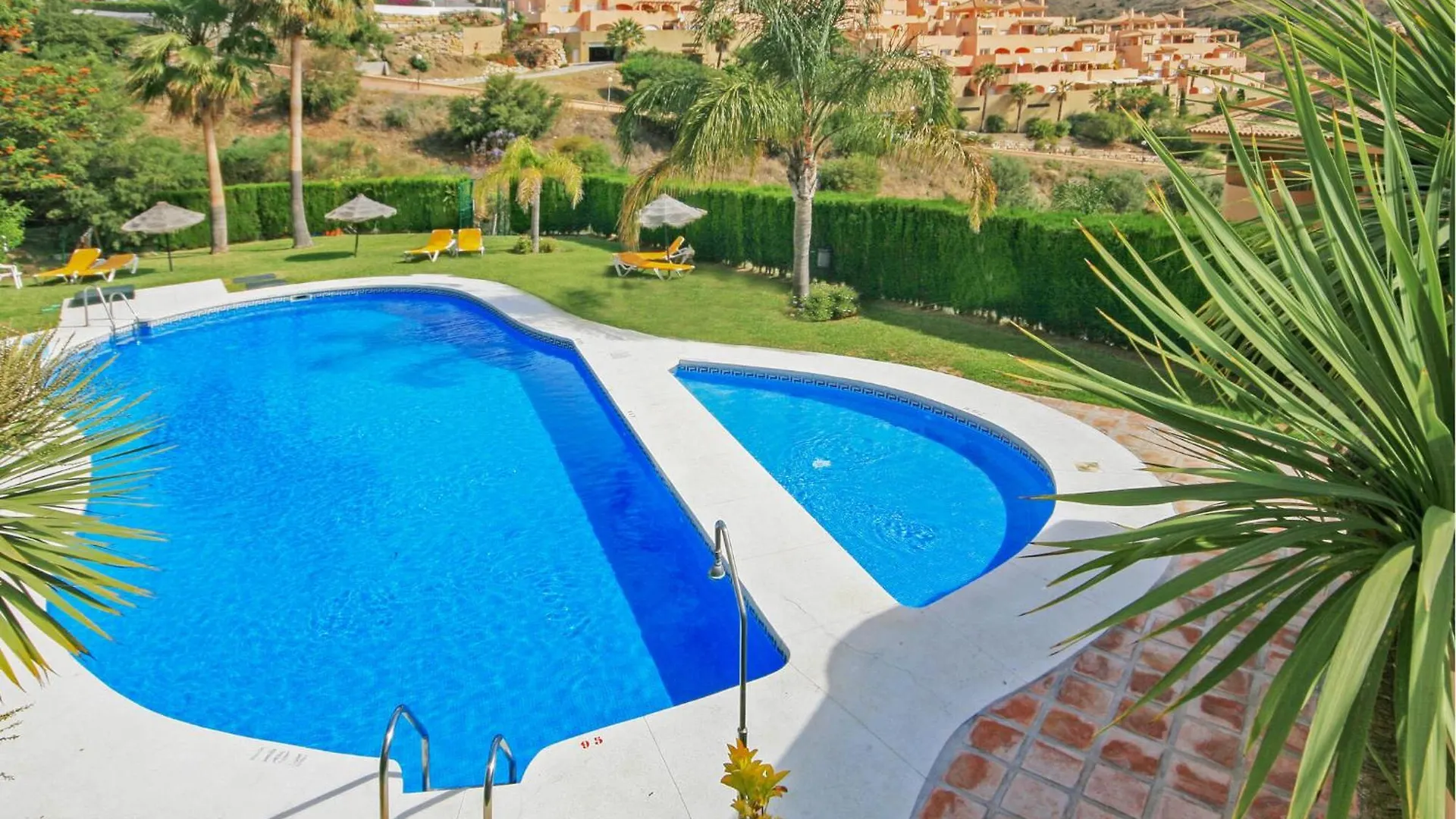3 Bedroom Gorgeous Apartment In Calahonda Sitio de Calahonda
