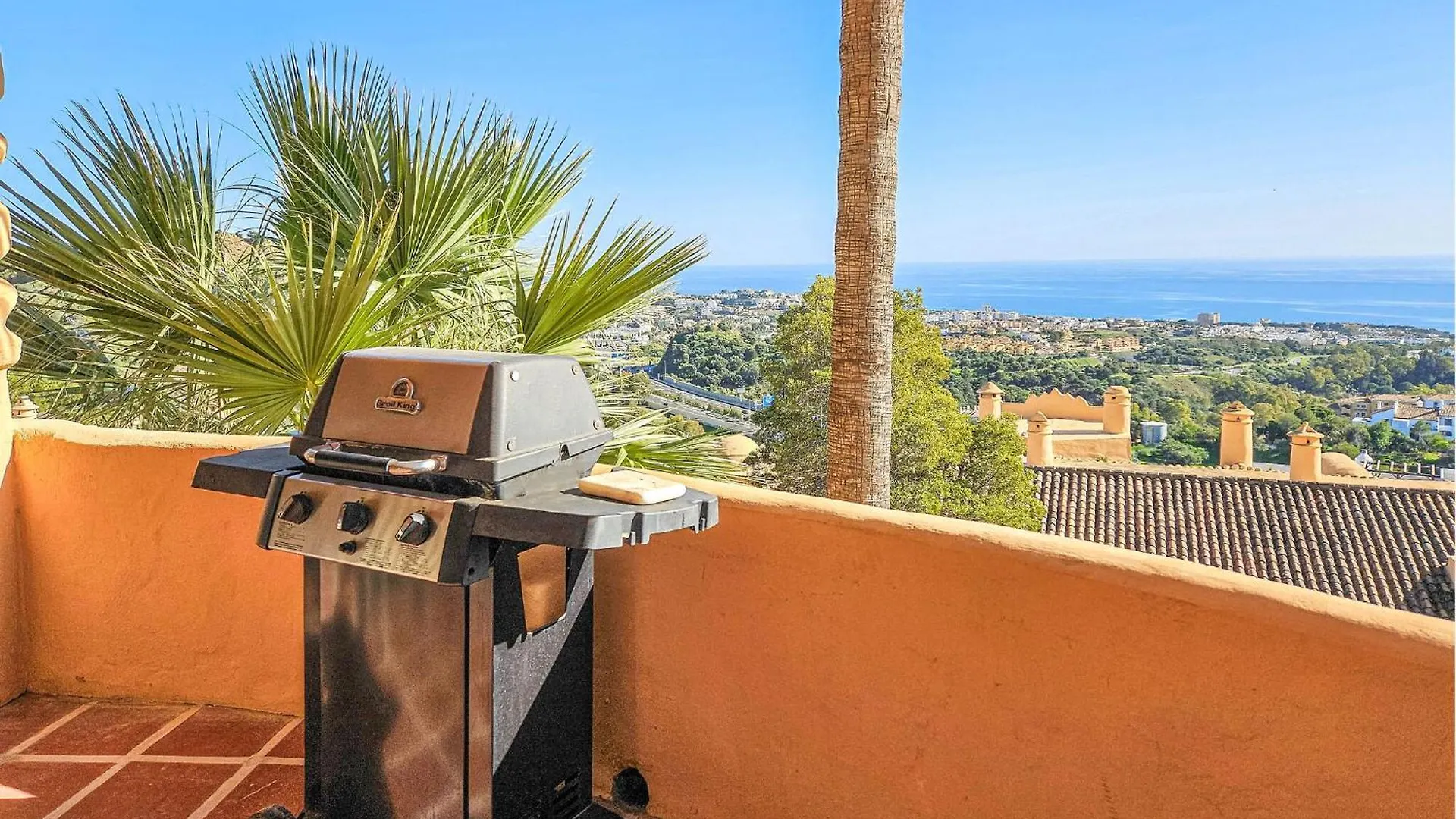 3 Bedroom Gorgeous Apartment In Calahonda Sitio de Calahonda